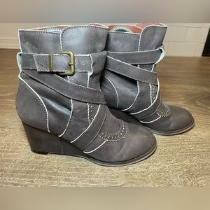 Women's gray Sachelle Wedge/bootie Size 6.5